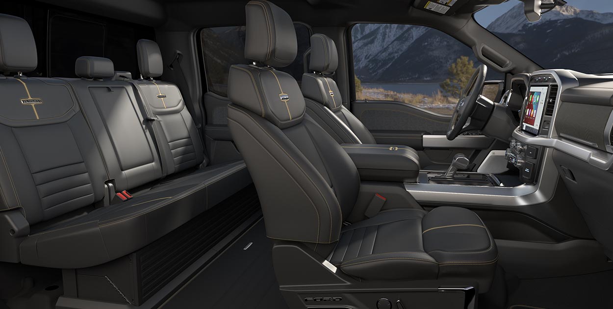 Interior exclusivo na versão Platinum