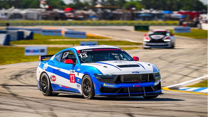 Mustang Dark Horse R 