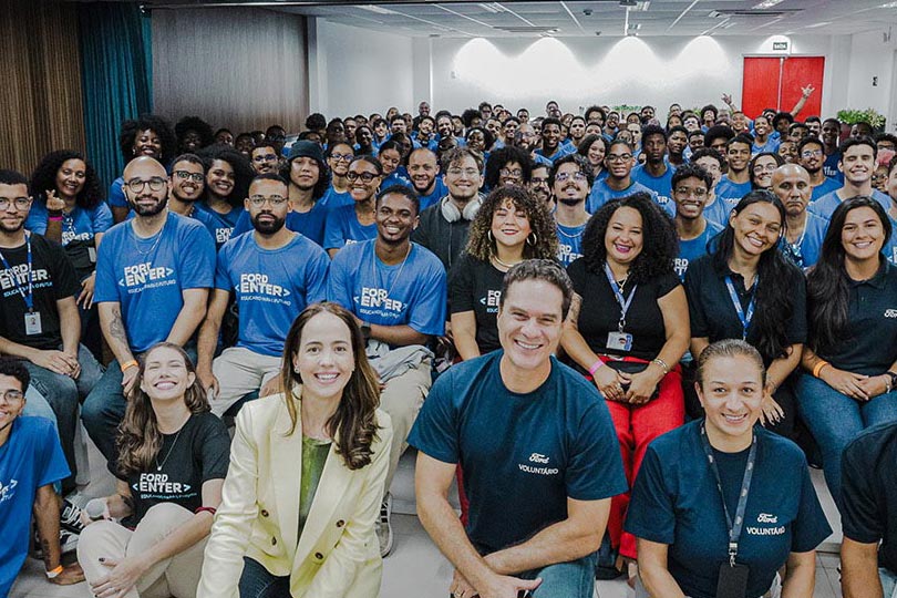 Alunos do Ford Enter Bahia visitam centro de tecnologia da Ford