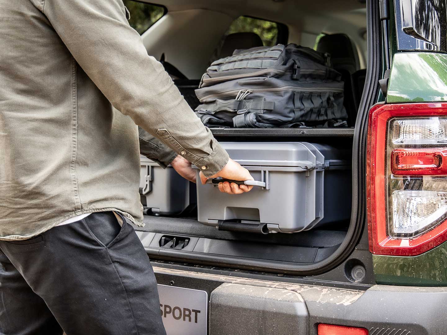 Protetores inferiores e frontal em aço e ganchos de reboque frontais