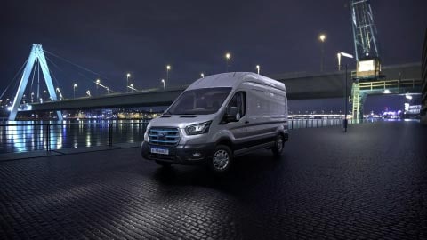 Autonomia de até 193km da novo E-Transit Furgao